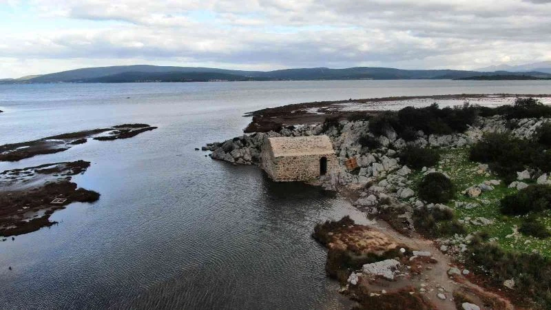 Denizle birleşen kaplıca: “Kleopatra Hamamı”
