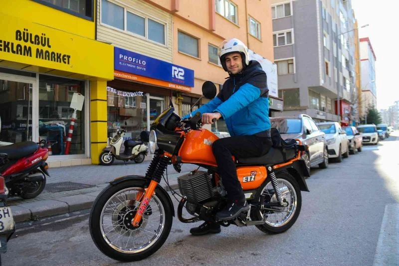  Gözü gibi baktığı motosikletine sadece güneşli havalarda biniyor

