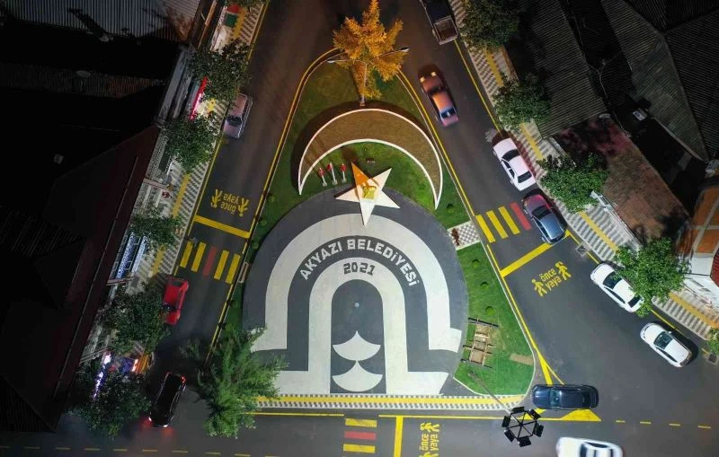 Akyazı’da tören alanı yeni görünümüne kavuştu
