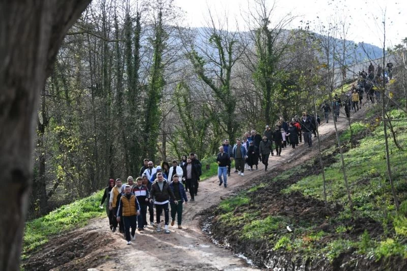 Özlü, Damlar Vadisi’nde mesai arkadaşlarıyla birlikte yürüdü
