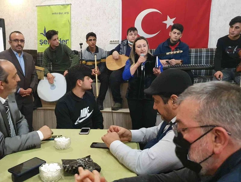 “Sarı Salkım Şiir Akşamları” programı düzenlendi
