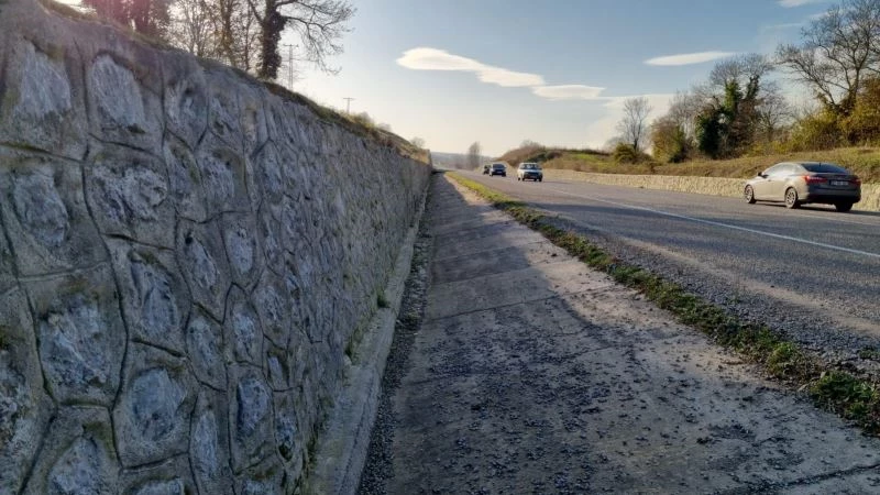 Sinop’ta istinat duvarındaki çatlak, tehlike saçıyor
