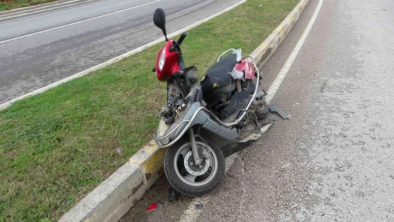 Hurdacı kamyoneti, motosiklete çarpıp kaçtı
