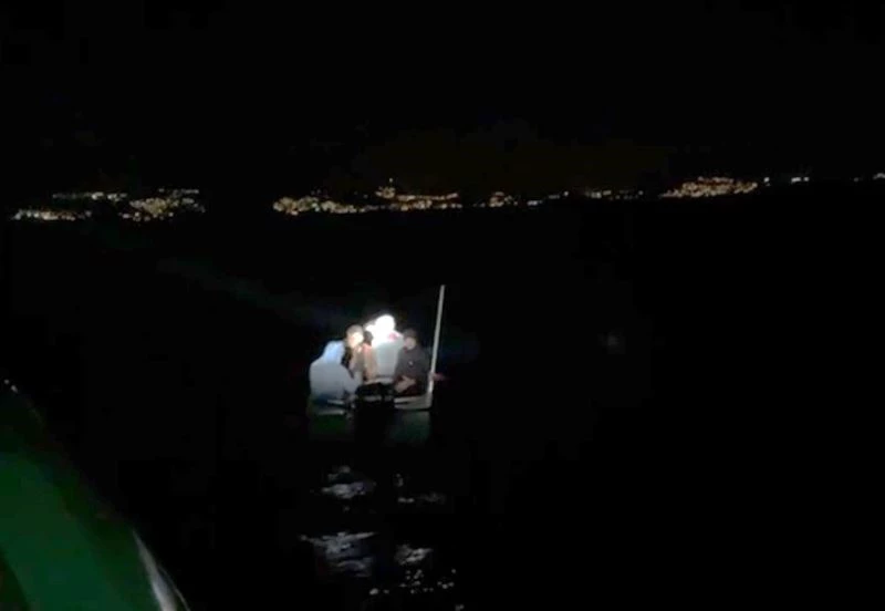 Yunanlıların ölüme terk ettiği 5 düzensiz göçmen kurtarıldı
