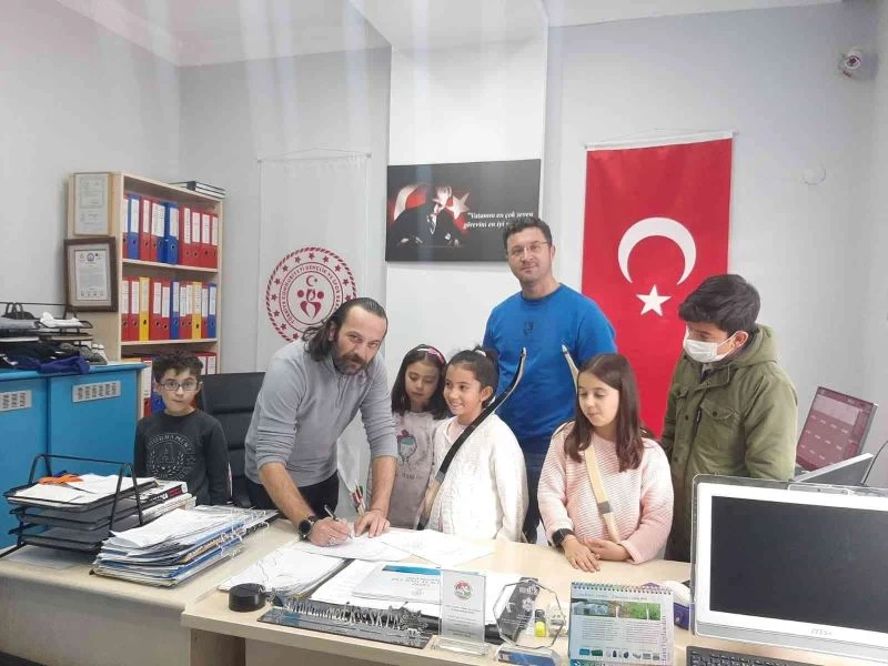 Gediz’de geleceğin okçuları yetişiyor
