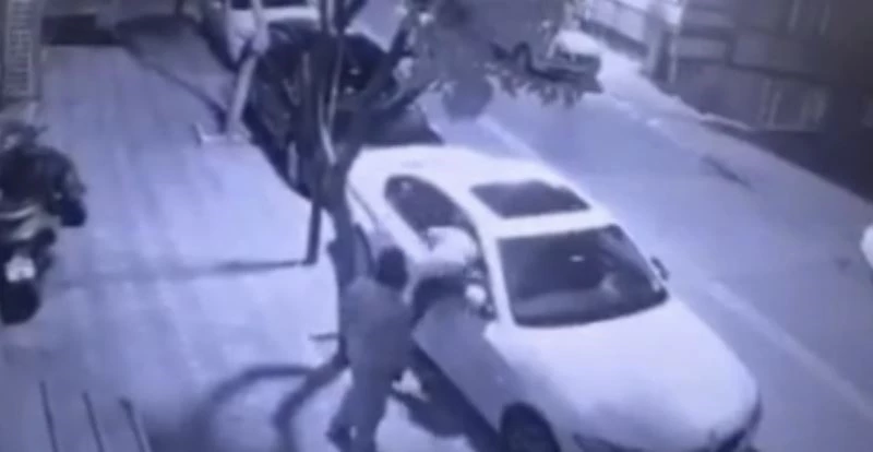 Lüks aracı saniyeler içinde soydular
