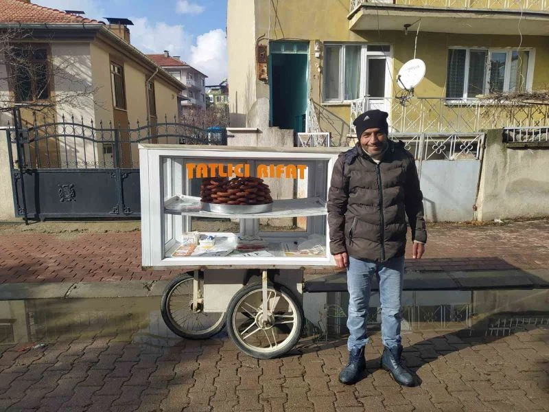 Vicdansızlar seyyar satıcının tatlılarını çaldı
