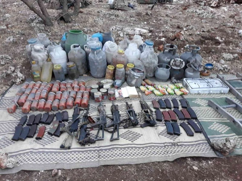 Jandarma Genel Komutanı Çetin, 6 teröristin etkisiz hale getirildiği mağarayı inceledi
