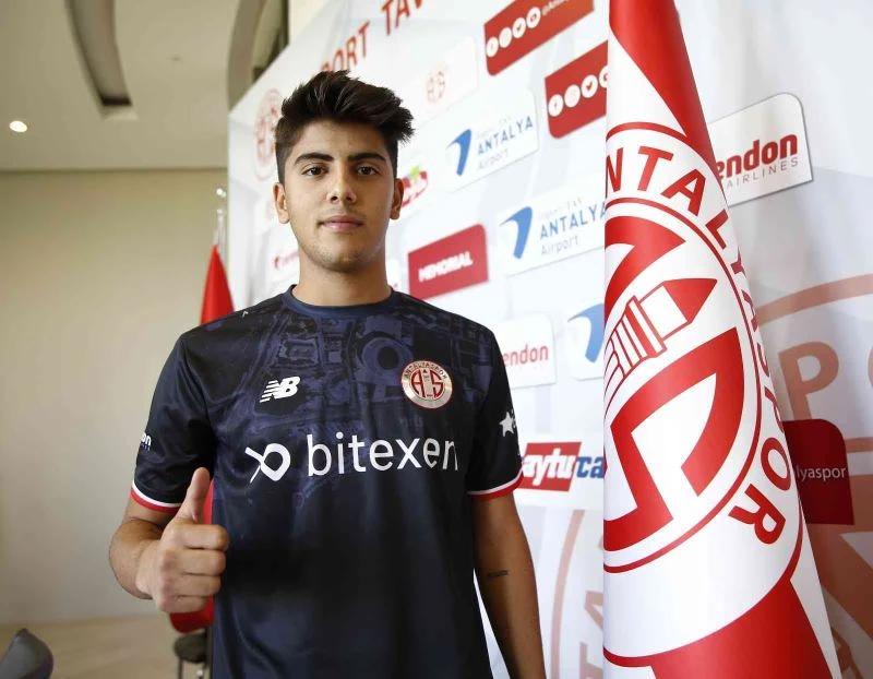 FT Antalyaspor’dan altyapıdan yetişen 3 gence imza
