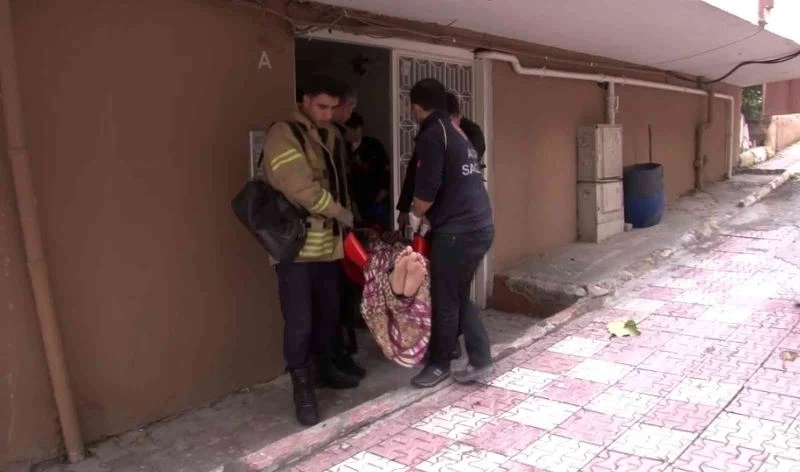 Sinir krizi geçirince kendisini odaya kilitledi
