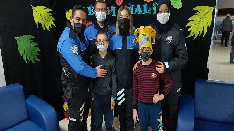 Özel gereksinimli öğrencileri Yerli Malı Haftası’nda yalnız bırakmadılar
