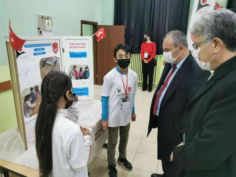 Kazım Karabekir İmam Hatip Ortaokulu’nda ‘TUBİTAK 4006 Bilim Fuarı’ sergisi
