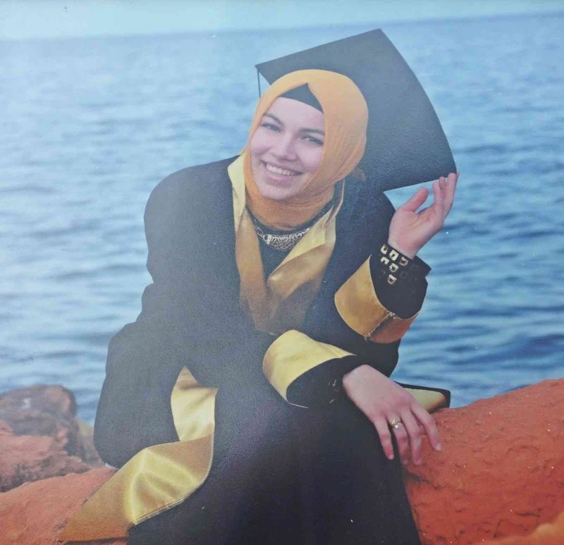 Kazada eşi ile birlikte ölen Edanur öğretmen için görev yaptığı okul önünde tören
