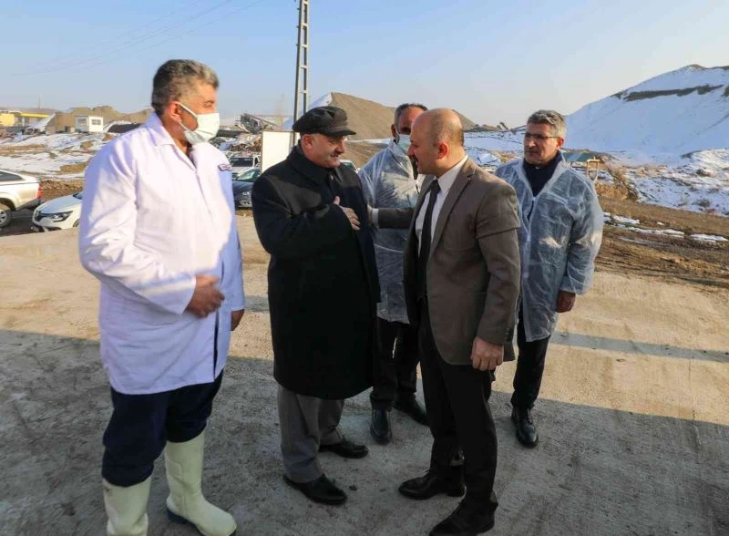 Vali Varol, besi çiftliğini ziyaret etti
