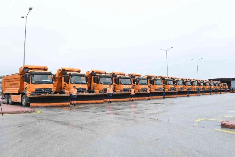 Konya Büyükşehir kar ve buzlanmaya karşı 31 ilçede görev başında
