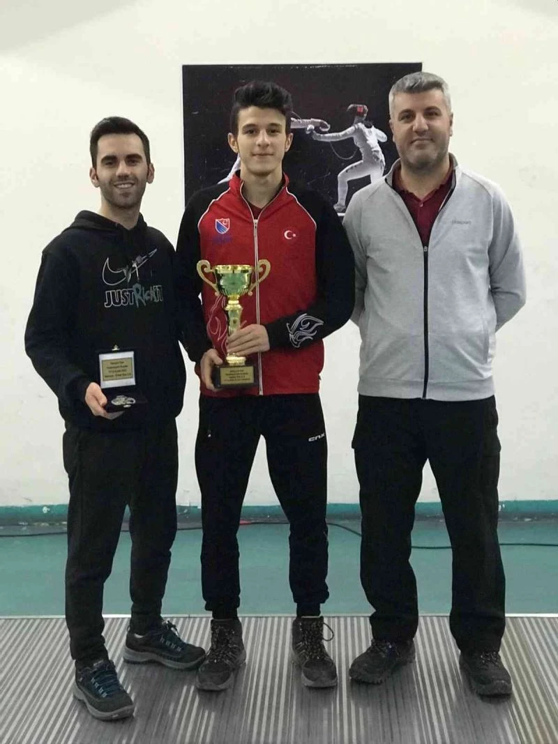 Milli sporcu Akal, Eskrim Federasyon Kupası’nda Türkiye ikincisi oldu
