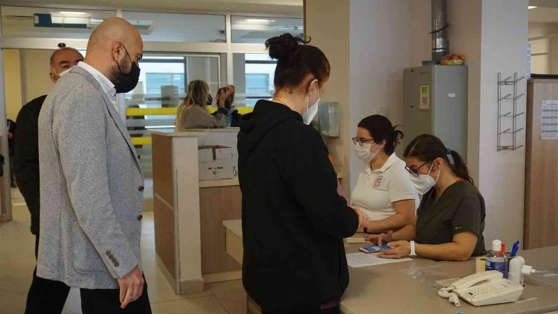 Hatırlatma dozunun süresi 3 aya düştü, vatandaşlar hastaneye koştu
