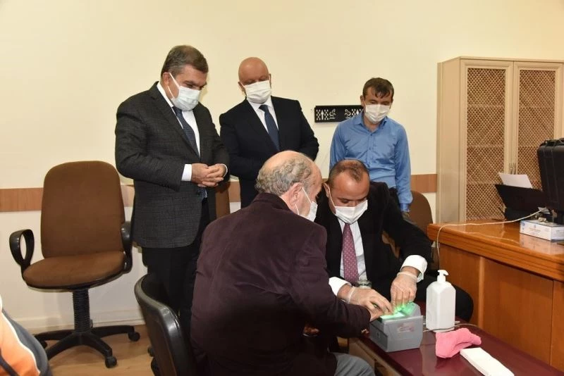 Karaman’da huzurevi sakinleri yeni kimlik kartlarına kavuşuyor
