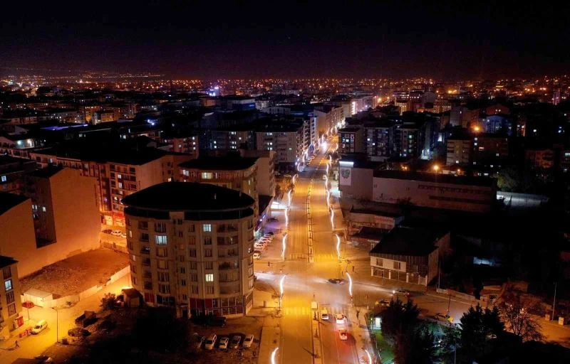 Van Büyükşehir Belediyesi 2021’de 192 kilometre yol yaptı
