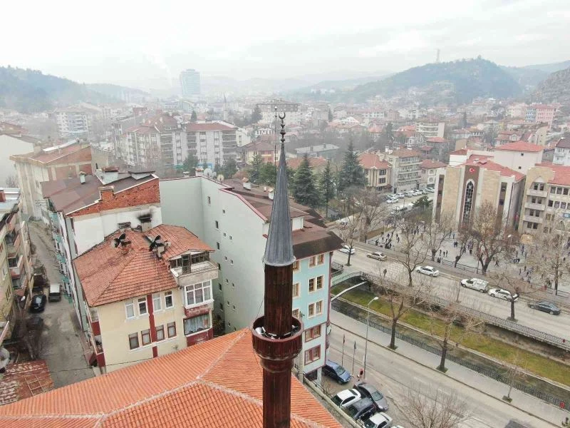 İsmini minaresine saplanan oktan alan cami, oksuz kaldı
