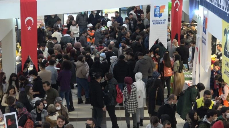 ÇAKÜ’de öğrenci toplulukları kapılarını açtı, öğrenciler büyük ilgi gösterdi
