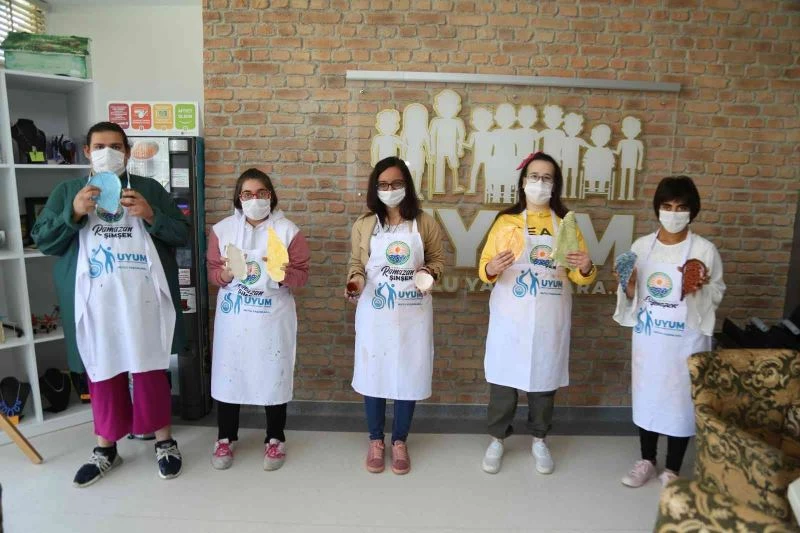 UYUM öğrencilerinin ellerinden Ankaralılara hediye
