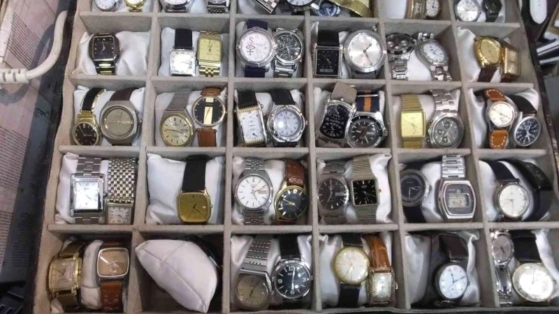 Asırlık saatlere hayat veriyor
