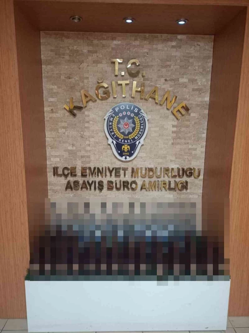 Kağıthane’de düzenlenen operasyonda 71 şişe kaçak içki ele geçirilirdi
