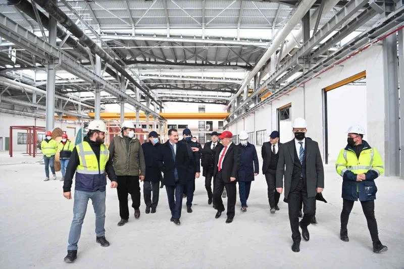 Başkan Yılmaz, savunma sanayi üreticisi fabrikayı gezdi
