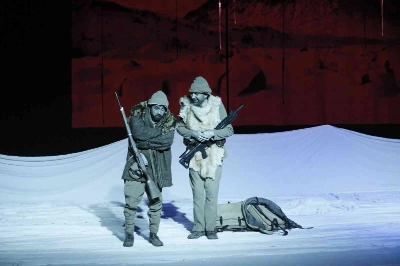Sarıkamış şehitlerinin hazin öyküsü sahneye taşındı
