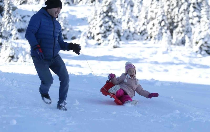Uludağ’da turistler boş pistlerin tadını çıkardı
