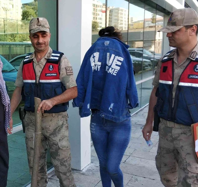 Amcasını öldüren genç kıza ceza indirimi
