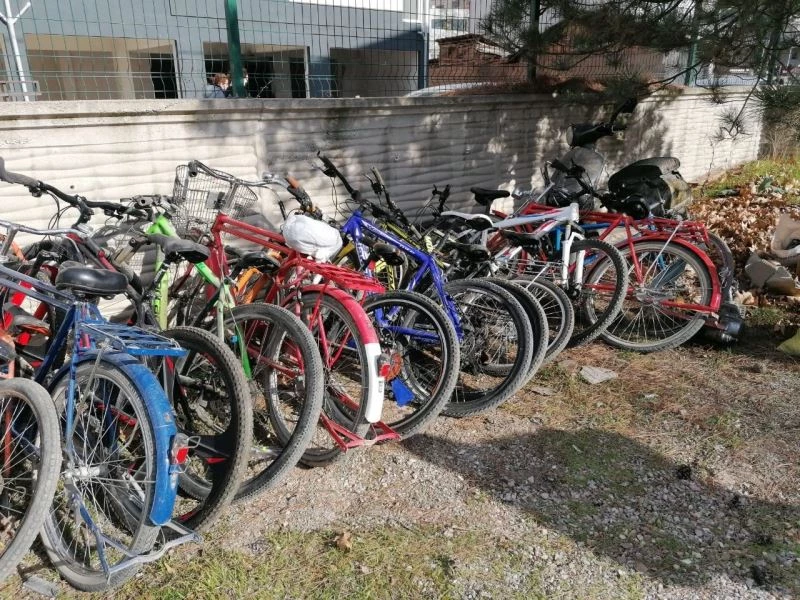 Polis ekipleri çalıntı bisikletleri hurdacıda bulundu
