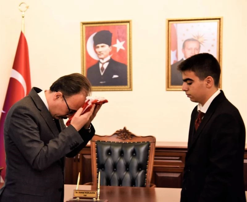 Gaziantep’ten gelen emaneti onurla teslim aldı
