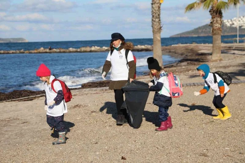 Minikler sahilleri pırıl pırıl yaptı
