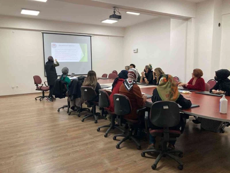 Kadınlara gıda mevzuatı anlatıldı
