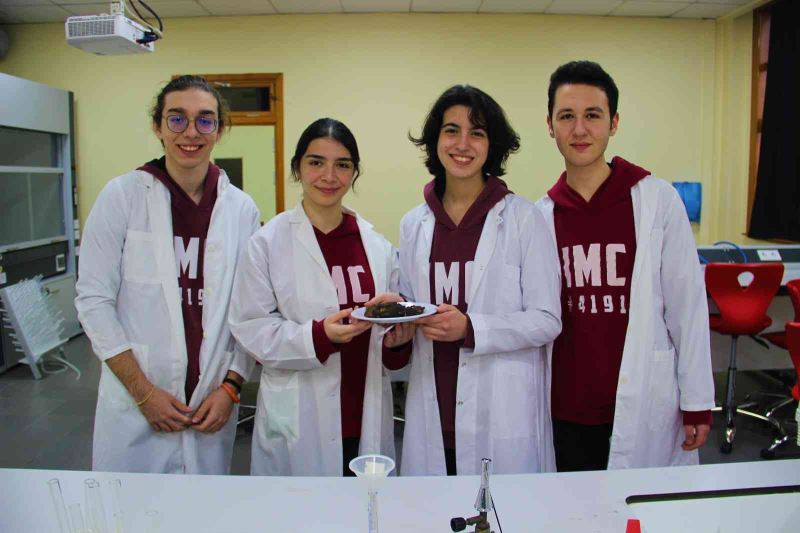Lise öğrencileri yemek artıklarıyla tatlı su kaynaklarını temizliyor
