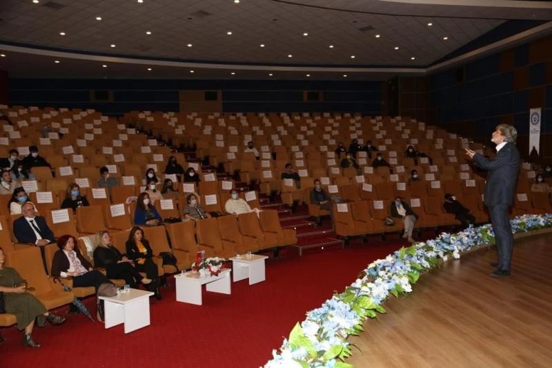 ADÜ’de ’Bağımlılıklar ve Bağımlı Birey ile İletişim Paneli’ gerçekleşti
