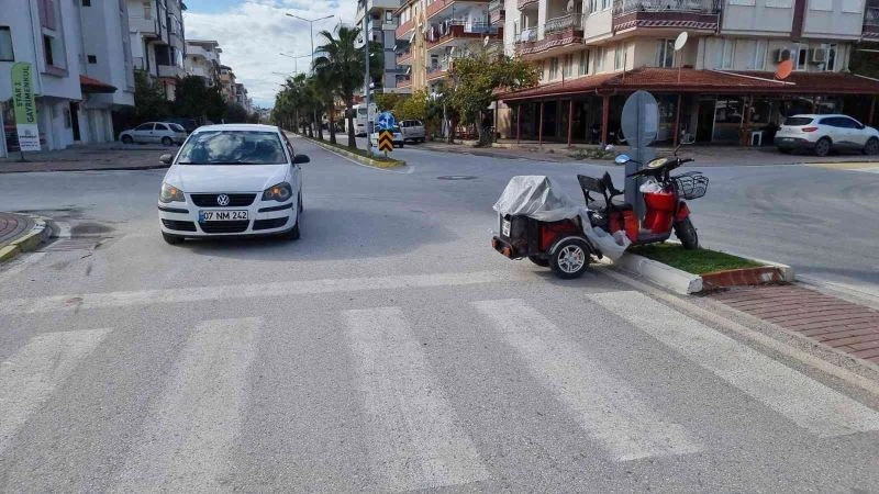 Otomobil, engelli motosikletine çarptı: 1 yaralı
