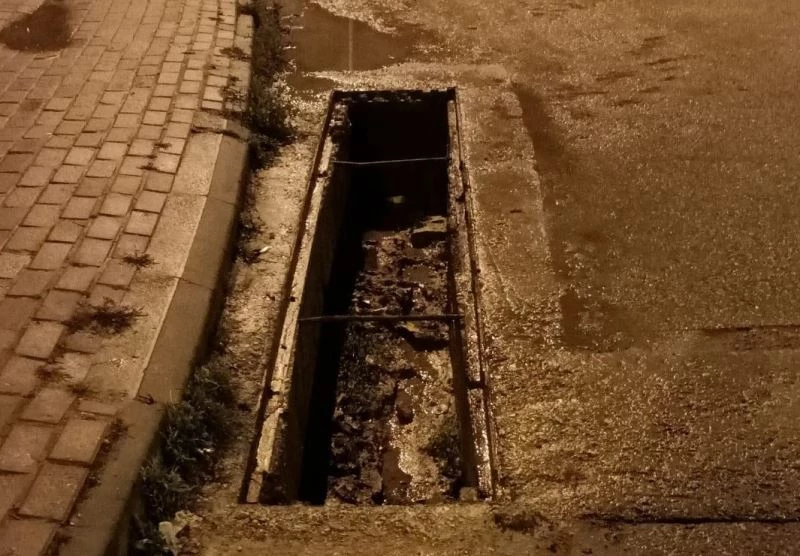 Bilecik’te hırsızlar mazgalları çaldı
