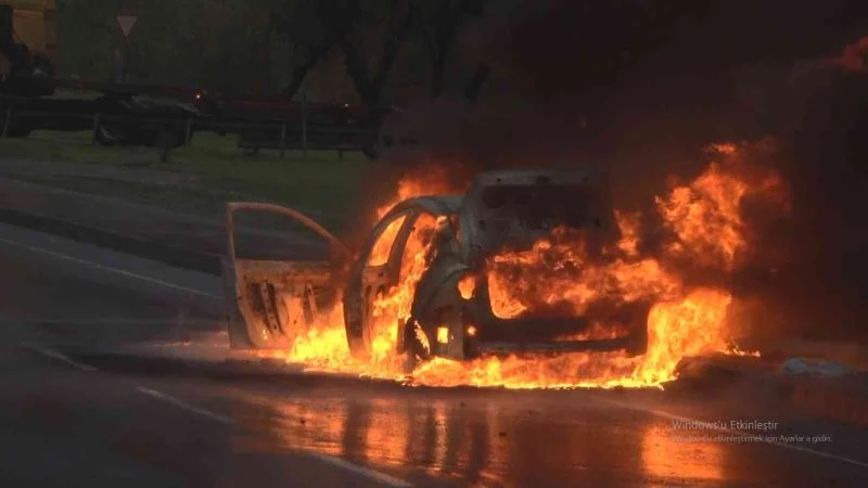 Haramidere E-5’te araç alev topuna döndü

