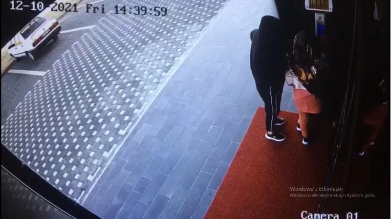 İkametten 150 bin TL değerinde ziynet eşyası çalan kadın hırsız yakalandı
