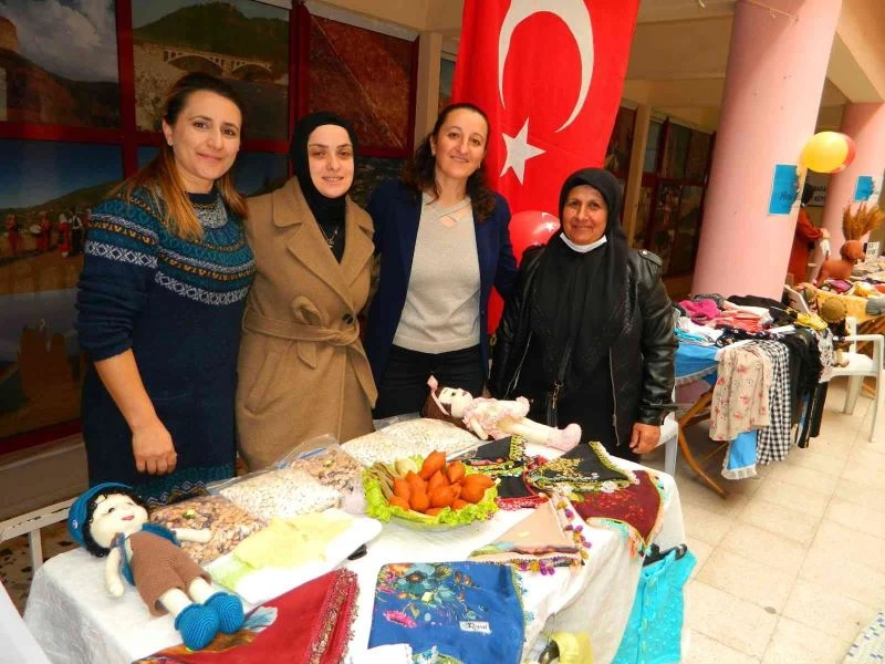 Posof’lu hanımlar el emeklerini sergiledi
