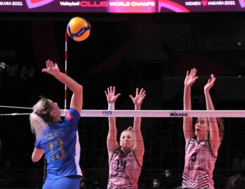 2021 FIVB Kadınlar Dünya Kulüpler Şampiyonası: Prosecco Doc Imoco: 3 - Minas Tenis Clube: 1
