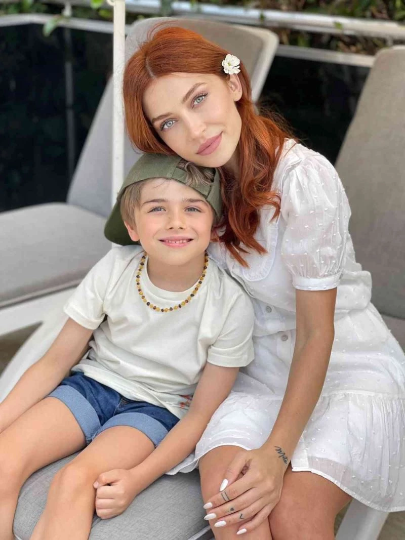 İnfluencer Gürsoy yaptığı çalışmaların yanı sıra anneliği ile de dikkat çekiyor
