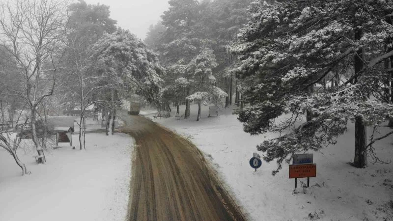 Kazdağları’nda kar şiddetini artırarak devam ediyor
