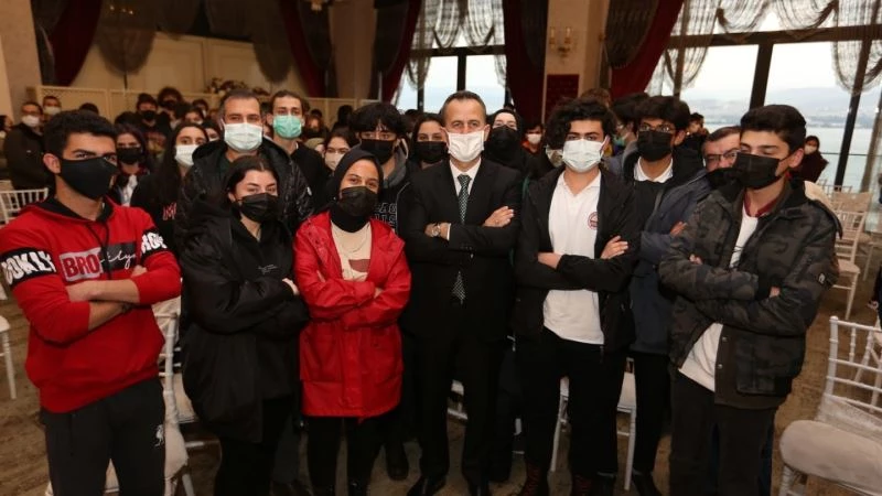 Görgün, Derince’de Gençlerle Buluştu
