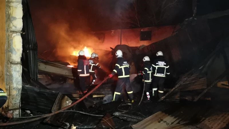 Tokat’ta palet fabrikasında yangın
