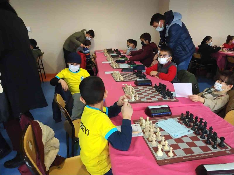 Tosyalı öğrenciler satranç turnuvasından 2 birincilikle döndü
