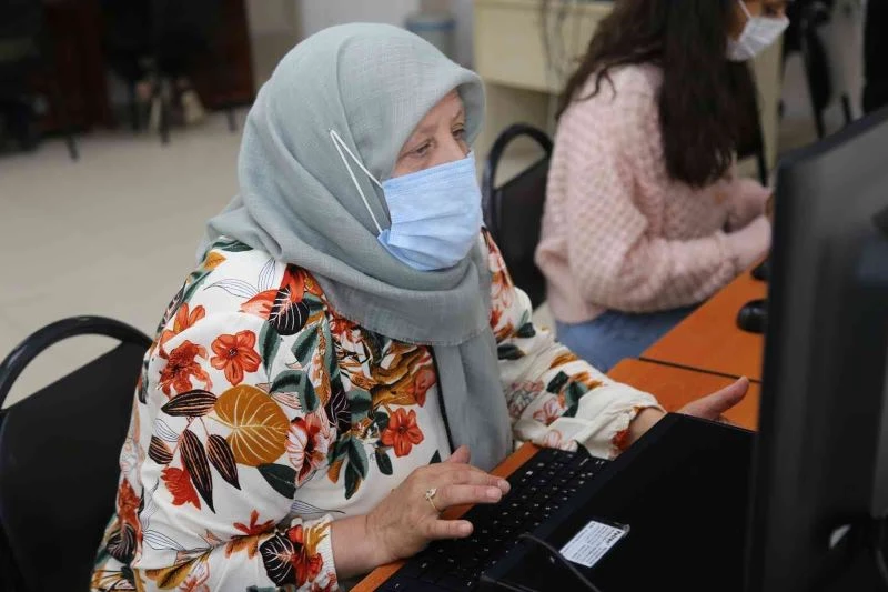 Bilgisayarla hayatları kolaylaştı
